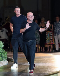 Онлайн-магазины Mr Porter, Net-A-Porter и Yoox не будут продавать Dolce & Gabbana